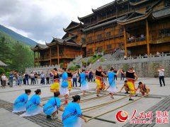 <b>酉阳：挖掘苗族文化“竹杠舞”再现阿蓬江景区</b>