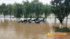 <b>12.2米！长江泸州段迎今夏最大洪峰 提醒市民注意安全</b>