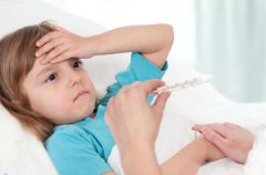 <b>宝宝夏季发烧如何降温？别一感冒就往医院跑</b>