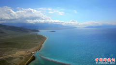 <b>新疆赛里木湖风光</b>