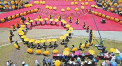 <b>布拖彝族火把节开幕</b>