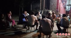 <b>陕西渭南市华州区纪委书记夜访莲花寺镇贫困户</b>