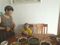 <b>泸州合江：48岁娃＂长不大＂ 71岁妈手不敢撒</b>