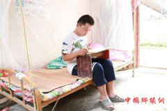 <b>河南：“瓷娃娃”高中骨折3次休学9个月 梦圆电子科大</b>