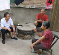 <b>陕西：华州区卫计局局长来杏林镇走访贫困户</b>