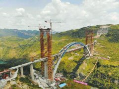 <b>成贵铁路桥梁全部合龙 四川段已完成铺轨</b>