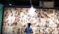 <b>莫高窟复制壁画“散花飞天”亮相敦煌</b>