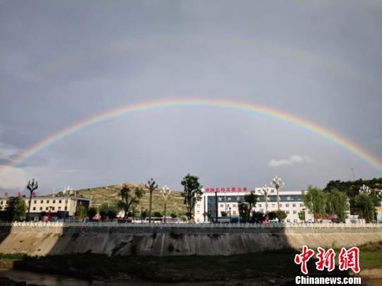 “中国乞巧文化之乡”甘肃西和现彩虹似搭“鹊桥”