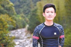 <b>广东：男子辞职陪百岁奶奶 1年包装20条特色村(图)</b>