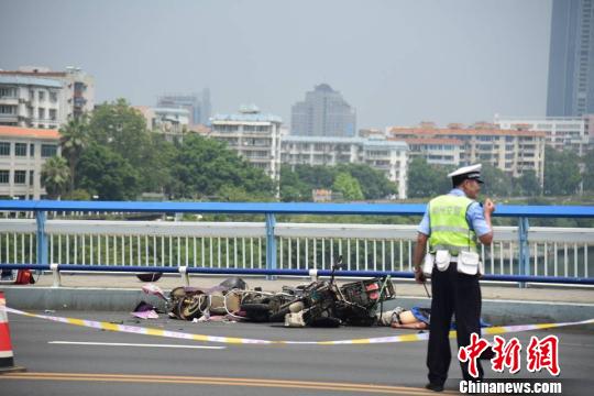 广西男子驾车冲撞并持刀行凶致多人死伤警方通报