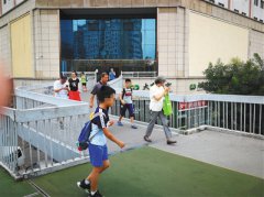 <b>“暑期收心班”变提前教学班 10天讲完一章半新课程</b>