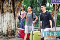 <b>高校开学季！首批00后大学生上线</b>