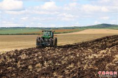 <b>黑龙江垦区五大连池农场整地忙</b>