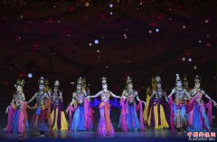 <b>文艺演出迎宾朋</b>