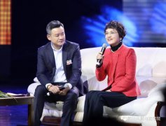 <b>教师节前夕李佳明赠歌母校 谢娜感谢川影伯乐之恩</b>