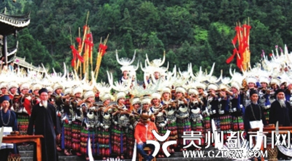 高山流水拦门酒。 李雪 摄