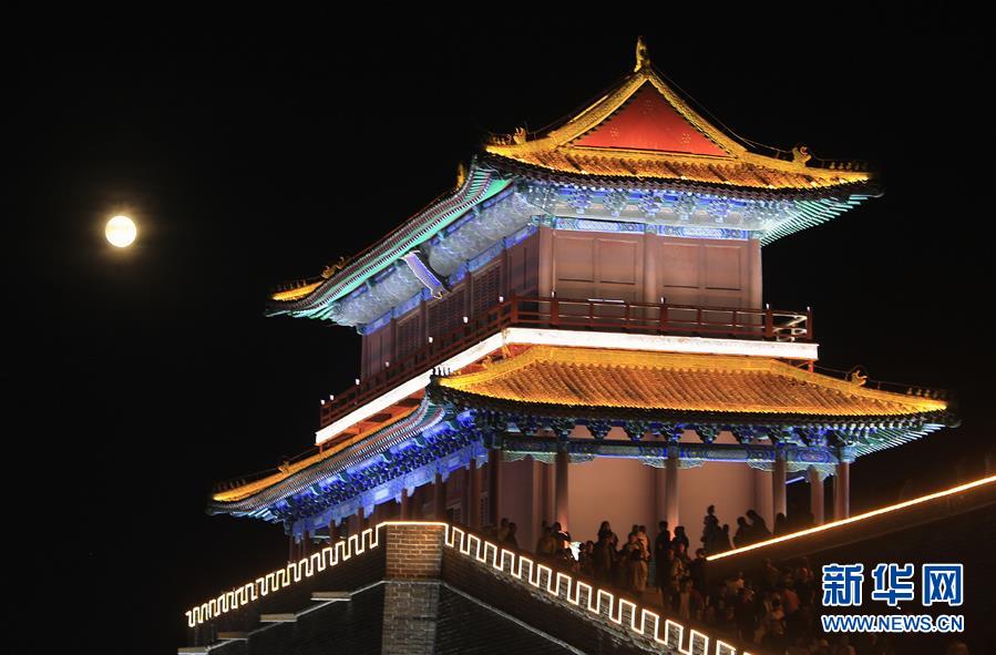 #（社会）（2）流光溢彩照古城