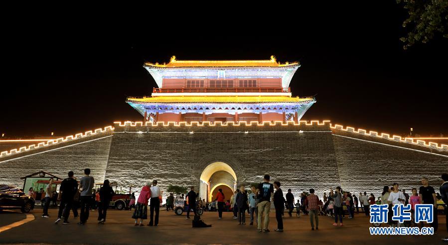 #（社会）（3）流光溢彩照古城