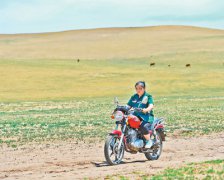 <b>乡村医生乌仁毕力格：牧民随叫随到的“草原120”</b>