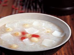 更年期失眠 百合莲子煲苹果