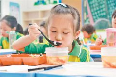 让学生吃上“有温度”的午餐