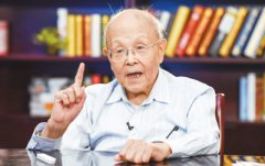 93岁的清华大学物理系教授张礼坚持一线教学