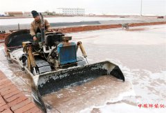 <b>山东无棣：喜收秋盐</b>