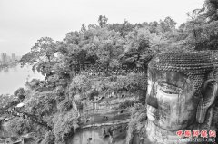<b>四川上百个景区门票降价 众多景区黄金周游客量大增</b>
