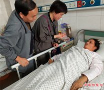 <b>山东郯城：“巾帼女”韩秦彩车轮下救儿童</b>