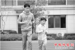 一年级娃体重80斤，数学老师坐不住了