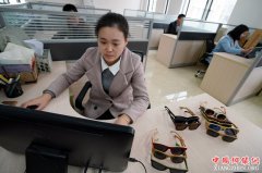 罗小平：研发竹木眼镜框 开辟返乡创业路