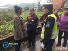 小男孩误上高速公路 隧道内发现求助电话报警