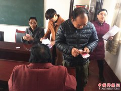 陕西莲花寺镇长寿坡村：扶贫产业见实效    贫困群众喜分红