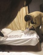 犯罪嫌疑人雇癌症病人上医院“套片” 4元药倒手成毒品卖400元