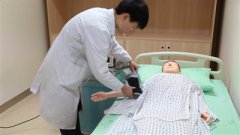 护士发明新式病员服 护理更方便还能保护隐私