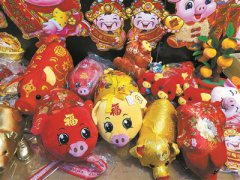 “猪”圆玉润扮靓家 “猪猪”图案新年饰品走红