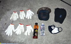 <b>警方破获盗窃燃油案 油耗子10秒抽干一箱油</b>