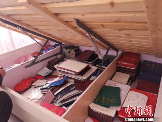 山西高速交警捣毁制售假牌证窝点查抄涉案物品4万余件