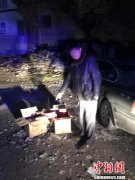 上海警方破获一起非法储存销售烟花爆竹案