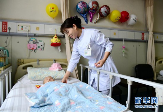 （健康）（3）试管婴儿亲体肝移植手术成功实施 半岁宝宝康复出院