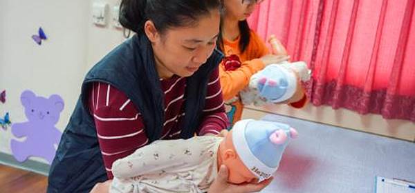 <b>国家发改委：初步建立婴幼儿照护服务政策法规</b>