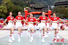 广西三江侗乡竞舞技迎“三八”国际妇女节