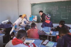 女教师退休后赴凉山支教