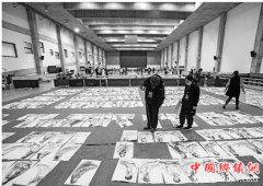 <b>24万份考卷“躺”在地上，一张高分卷36人打分</b>