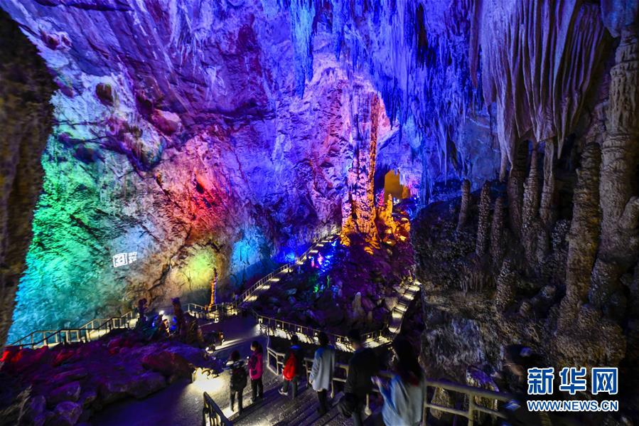 （美丽中国）（5）世界自然遗产重庆芙蓉洞：幻彩夺目的地下风景