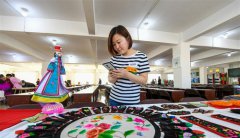 <b>“刺绣车间”织就五彩脱贫路</b>