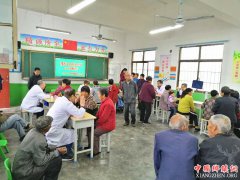 渭南市老科学技术工作者协会来莲花寺镇楠新村开展扶贫义诊活动