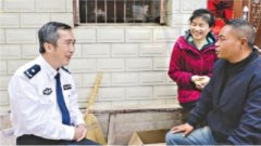 武汉黄陂：72个红手印挽留两名扶贫干部