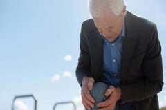 两个动作，缓解膝关节疼痛