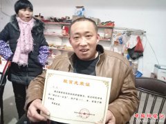 安徽阜阳：颍东区枣庄镇579户1879名贫困户实现光荣脱贫摘帽